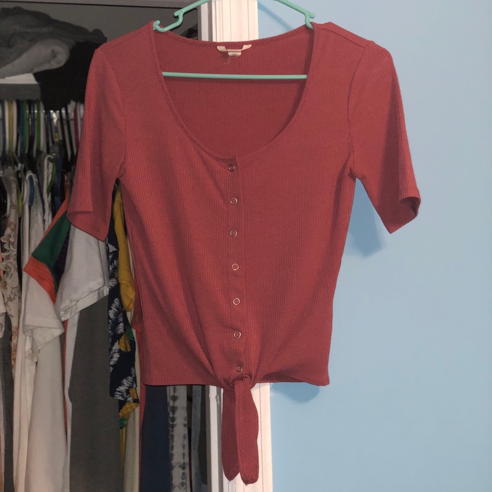 Crop top tied shirt. Mauve pink color